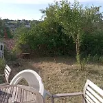 Chambre, Terrasse , Salle De Bains Toilettes Prive