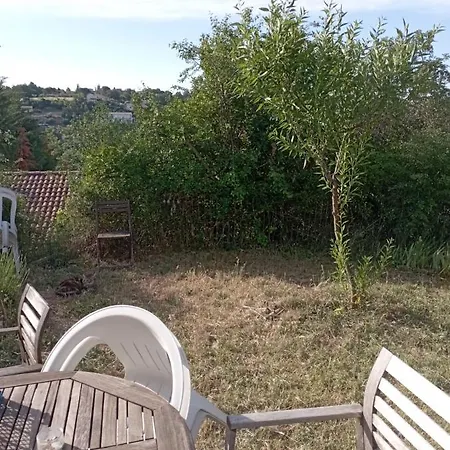 Chambre, Terrasse , Salle De Bains Toilettes Prive
