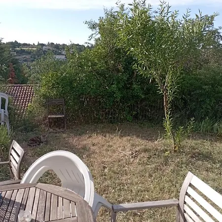 Chambre, Terrasse , Salle De Bains Toilettes Prive