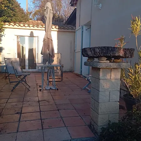 Chambre, Terrasse , Salle De Bains Toilettes Prive