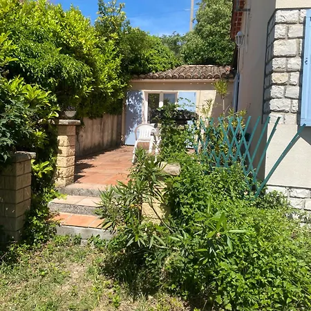 Chambre, Terrasse , Salle De Bains Toilettes Prive منزل للإقامة فالونسول