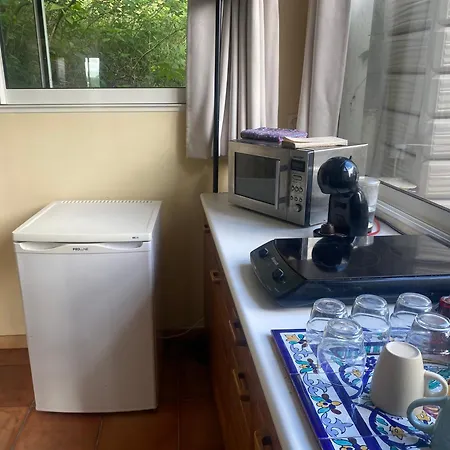 Chambre, Terrasse , Salle De Bains Toilettes Prive *